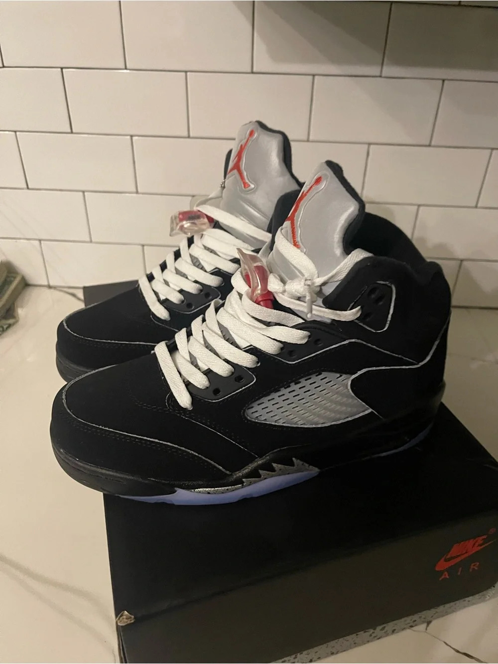 Men’s Retro 5 Metallic Size 7.